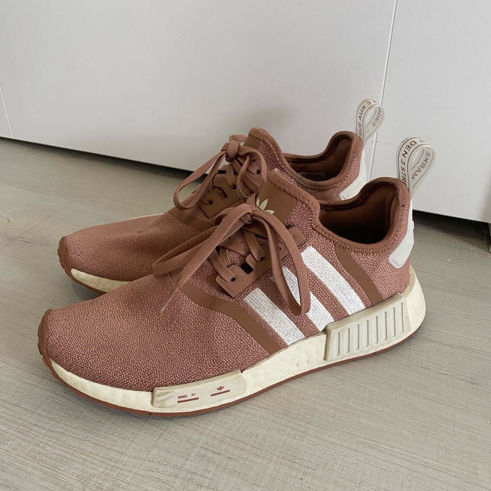 Women’s Adidas NMD R1 in clay/off white